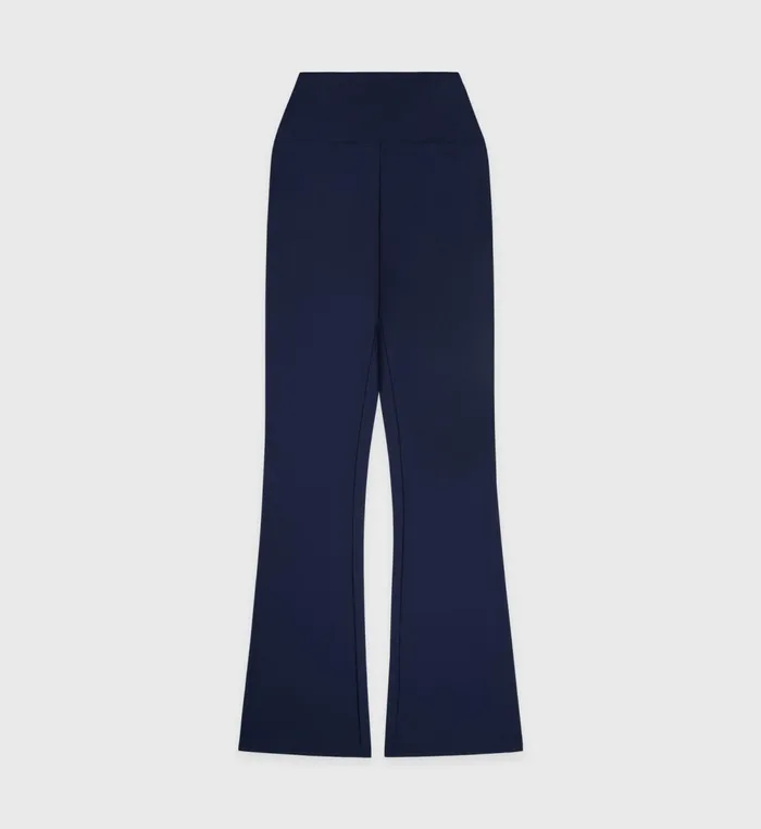 Activewear Women Sporty and Rich Serif Logo Flared Legging 8211 NavyWhite