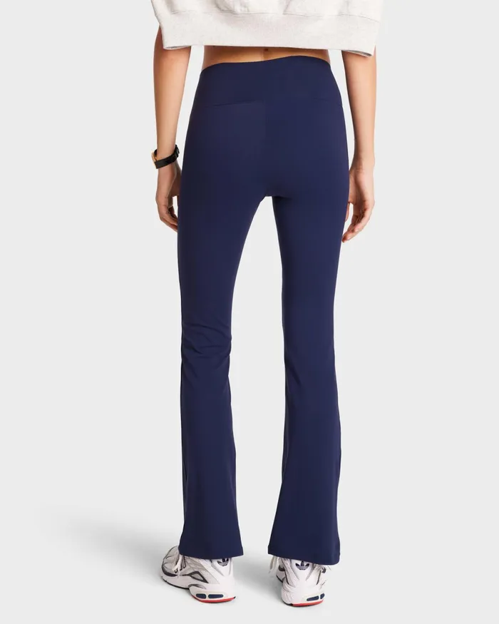 Activewear Women Sporty and Rich Serif Logo Flared Legging 8211 NavyWhite