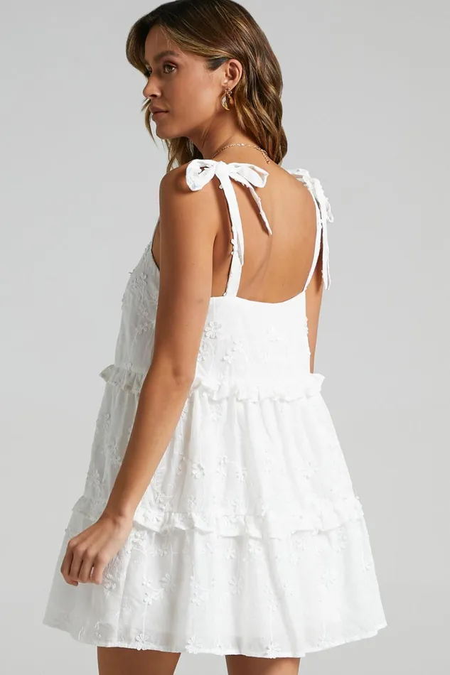 Alimia Dress In Textured White Floral Women Showpo Curve Clothes