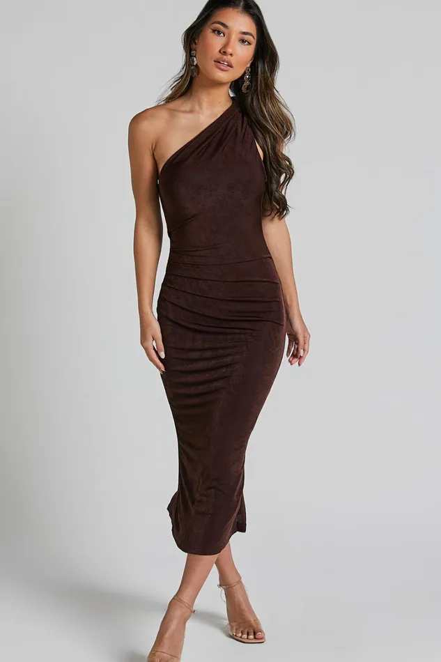 Arietty Midi Dress 8211 One Shoulder Asymmetrical Ruched Dress In Chocolate Women Showpo Curve Clothes
