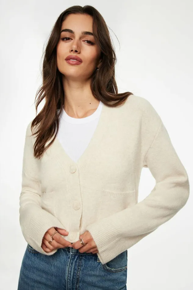 Dynamite Tops Women Heavenlyarn Abbey Cropped Cardigan Beige