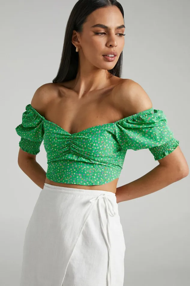 Feliza Top 8211 Ruched Sweetheart Bust Puff Sleeve Crop Top In Green Floral Women Showpo Tops