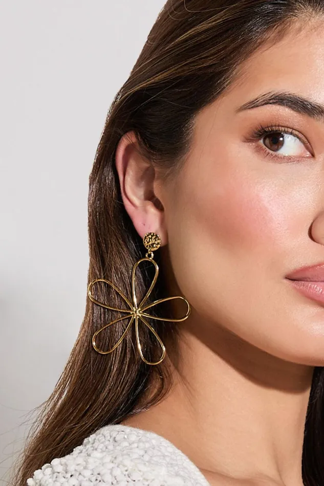 Frieda Earrings 8211 Flower Shape Large Statement Earrings In Gold Women Showpo Earrings