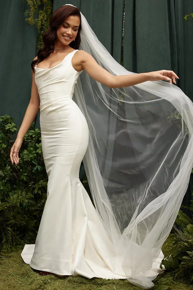House Of CB EmilieOff White Satin Mermaid Bridal Gown Off Women Maxi Dresses