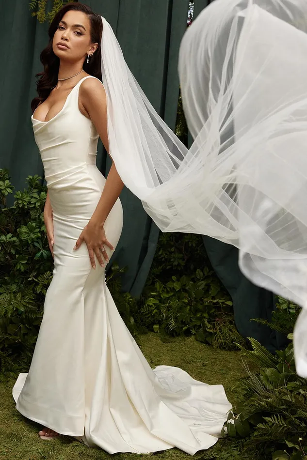 House Of CB EmilieOff White Satin Mermaid Bridal Gown Off Women Maxi Dresses