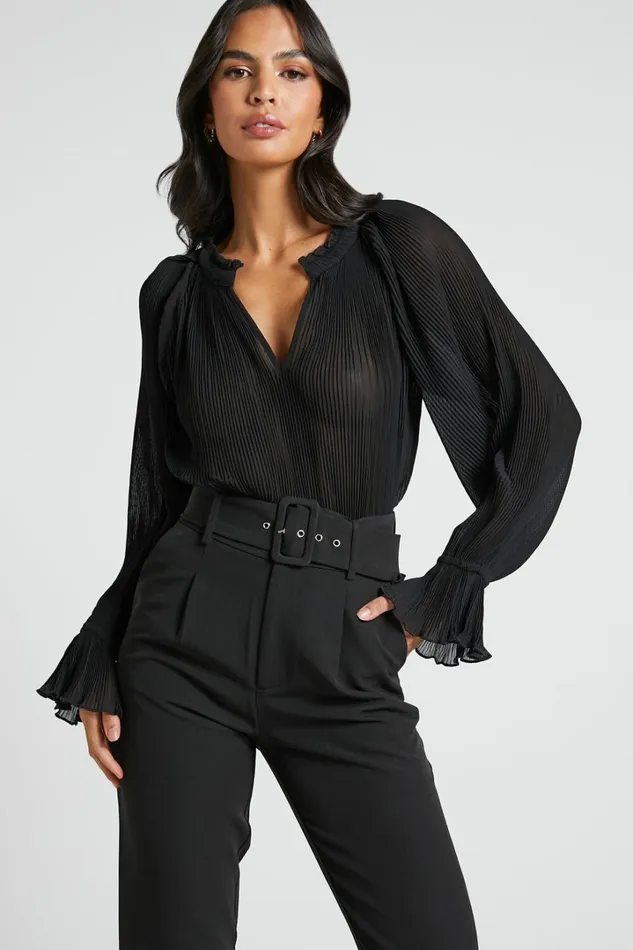 Kerray Top 8211 V Neck Long Sleeve Pleated Top In Black Women Showpo Tops