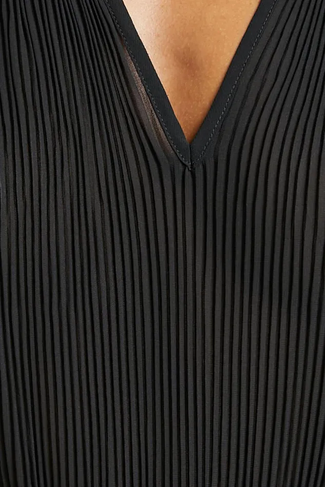Kerray Top 8211 V Neck Long Sleeve Pleated Top In Black Women Showpo Tops