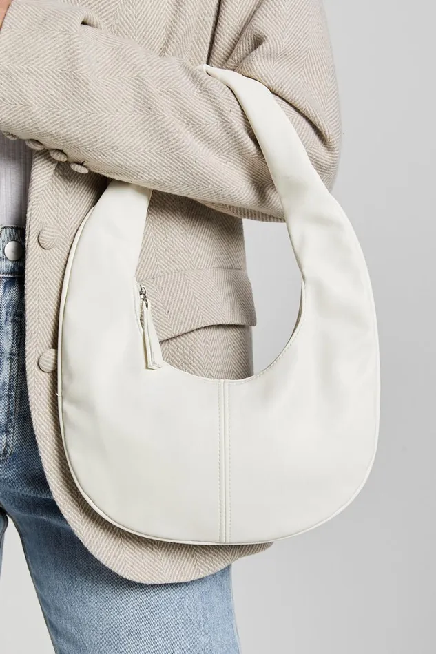 Melbourne Oval PU Shoulder Bag In White Women Showpo Bags