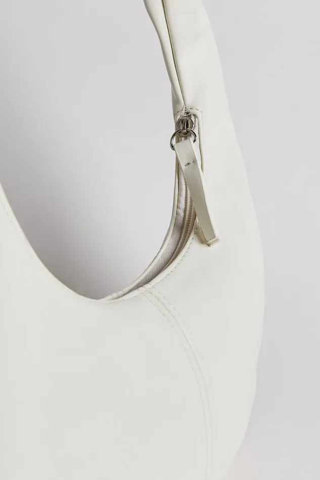 Melbourne Oval PU Shoulder Bag In White Women Showpo Bags