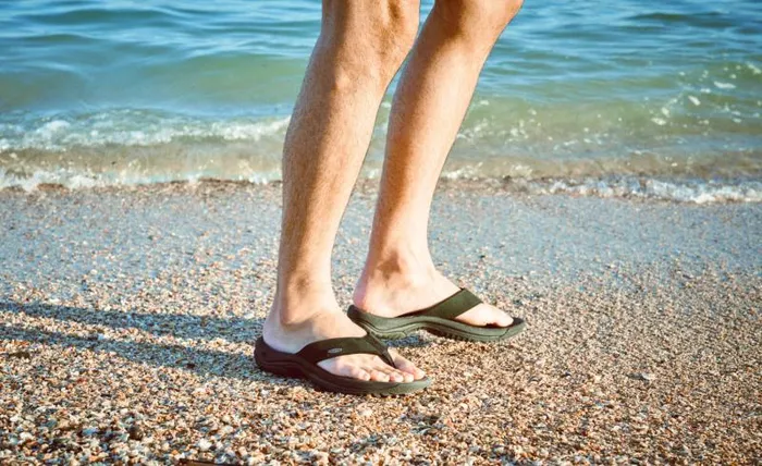 Men KEEN SlipOns Kona Flip JavaDark Earth Leather FlipFlop Men KEEN SlipOns Kona Flip JavaDark Earth Leather FlipFlop