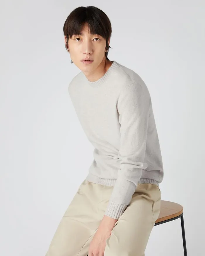NPeal Jumpers Men Shoreditch Round Neck Cashmere Jumper Pebble Grey
