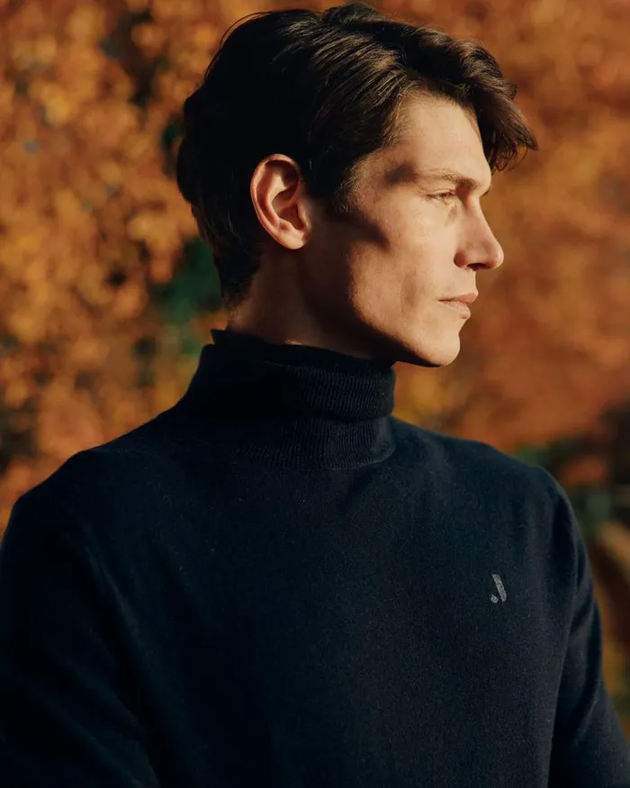 NPeal Jumpers Men The Jockey Club Roll Neck Cashmere Jumper Navy Blue