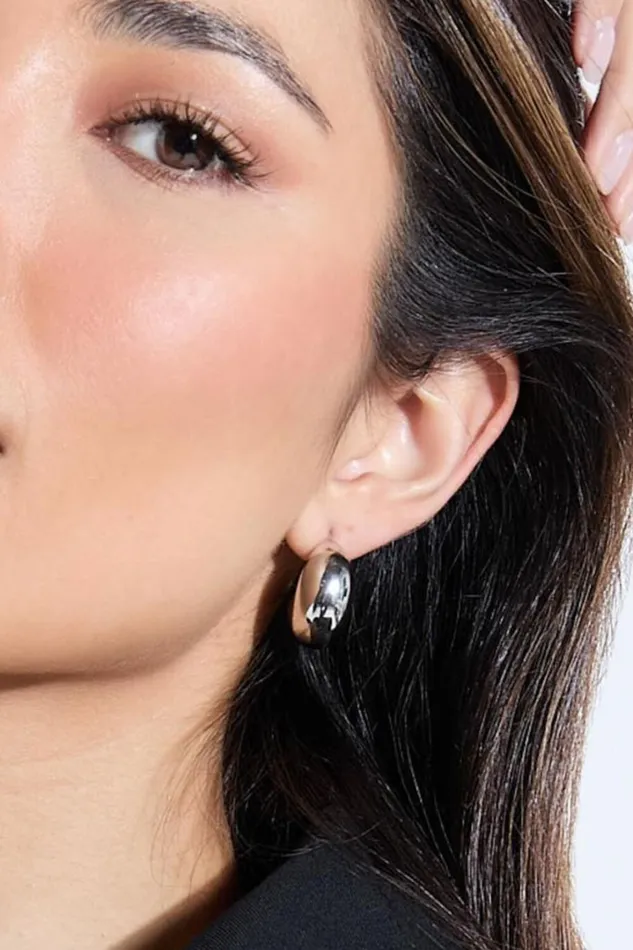Nicole Teardrop Earrings In Silver Women Showpo Earrings