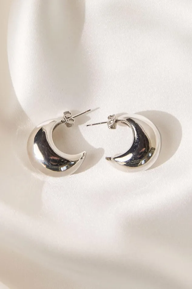 Nicole Teardrop Earrings In Silver Women Showpo Earrings