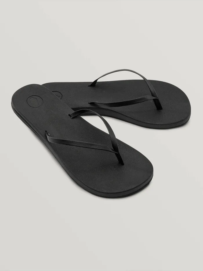 Volcom Sandals ECliner Prayer Sandal 8211 Black Out Black Out 8211 Womens