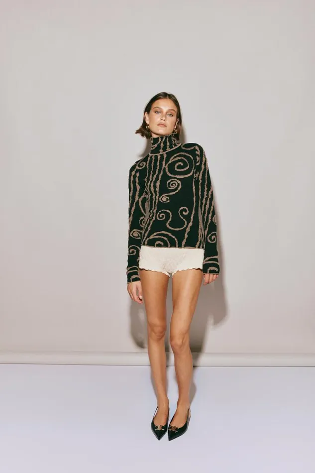 VRG GRL Ivy Muse Knit Skivvy Black Swirl Women Long Sleeve