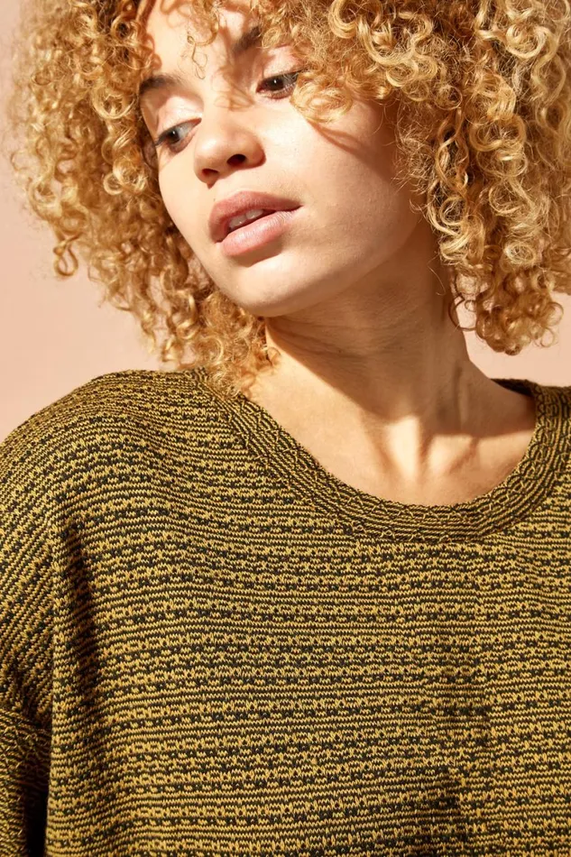 Women Amber Textured Top With Necklace Roman Tops
