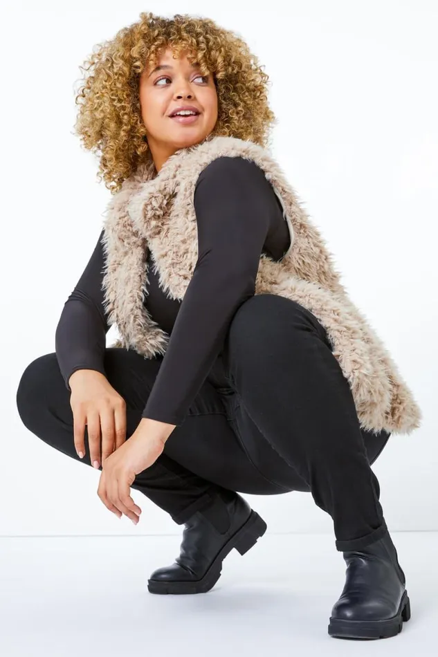 Women Beige Curve Textured Faux Fur Gilet Roman Coats