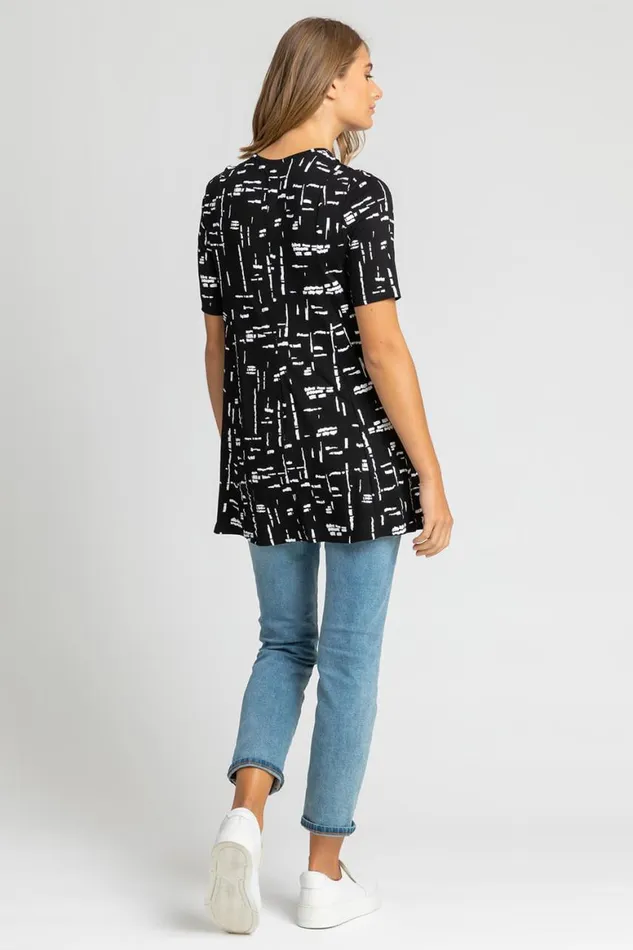 Women Black Abstract Pocket Stretch Swing Top Roman Tops