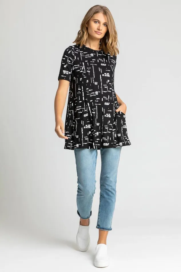 Women Black Abstract Pocket Stretch Swing Top Roman Tops