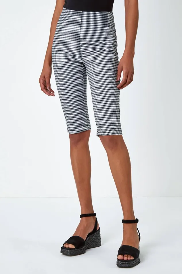 Women Black Knee Length Gingham Elastic Waist Shorts Roman Shorts