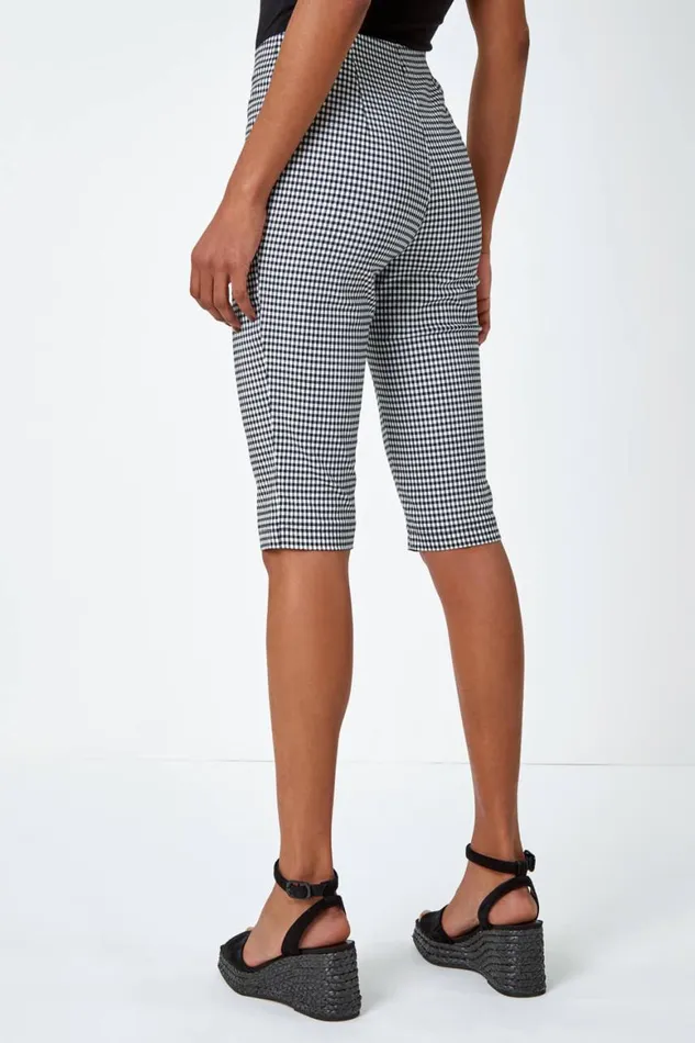 Women Black Knee Length Gingham Elastic Waist Shorts Roman Shorts