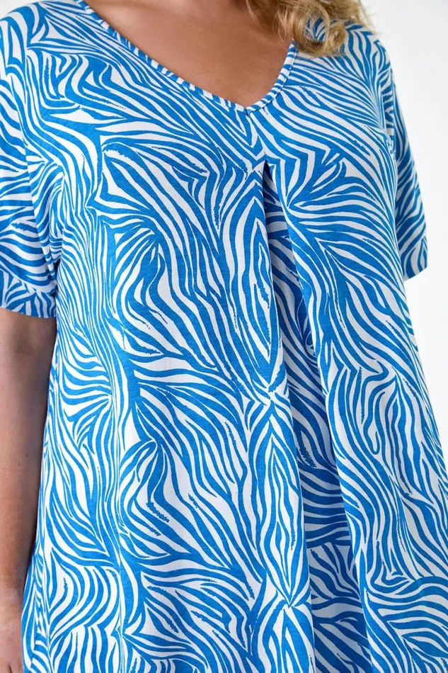 Women Blue Curve Animal Print VNeck Stretch Top Roman Tops