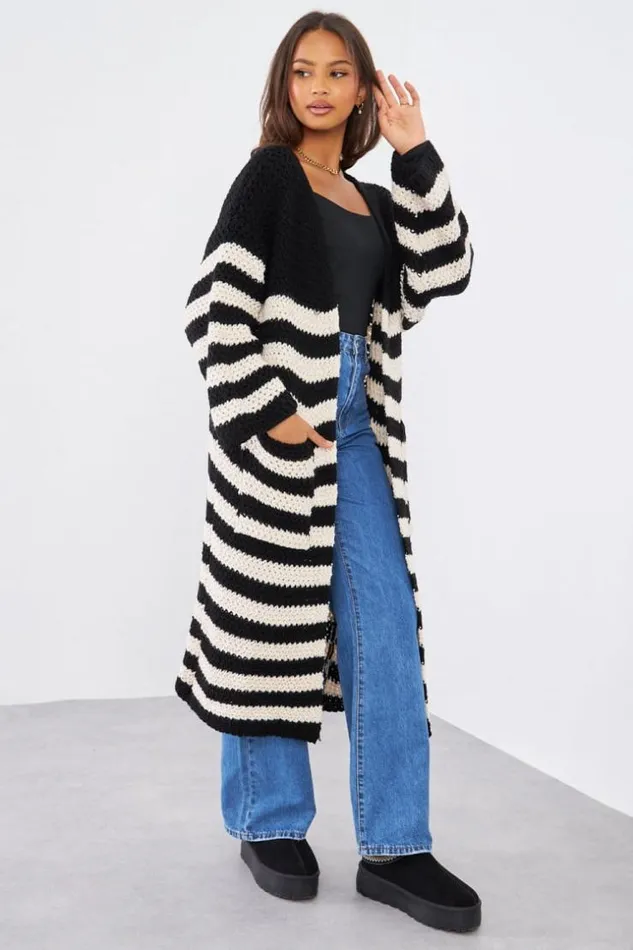 Women Gilet Noir Et Beige En Maille Long Black Brentiny Paris Cardigans