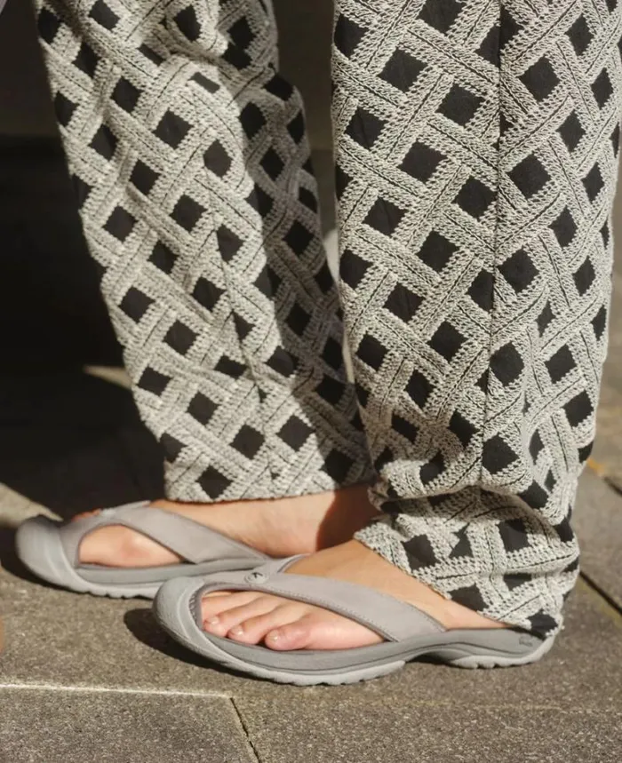 Women KEEN Casual Waimea BlackBlack Leather FlipFlop Women KEEN Casual Waimea BlackBlack Leather FlipFlop